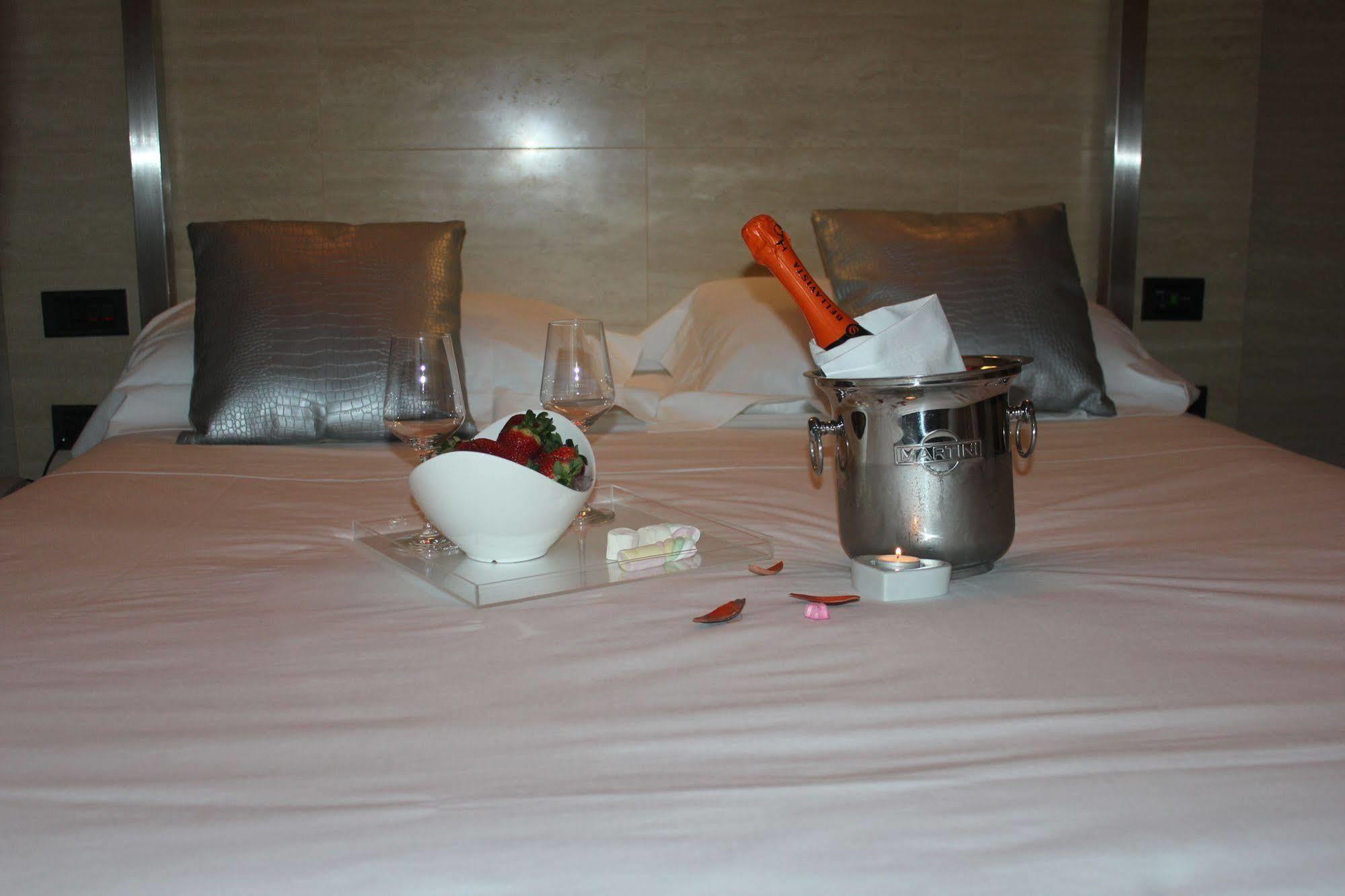Hotel Europa Pallazzolo sull'Oglio Bagian luar foto
