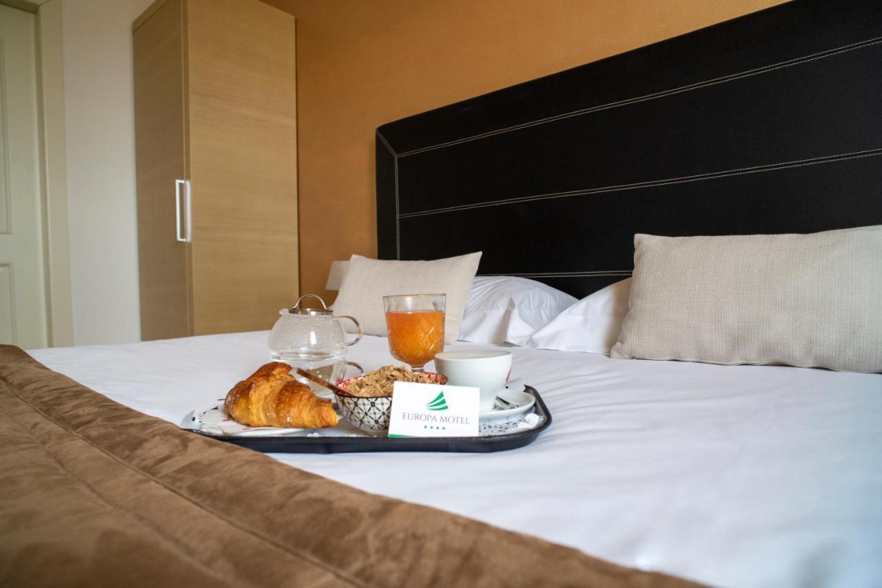 Hotel Europa Pallazzolo sull'Oglio Bagian luar foto